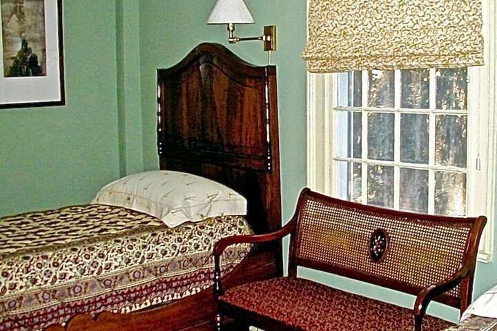 Room 17 of 37