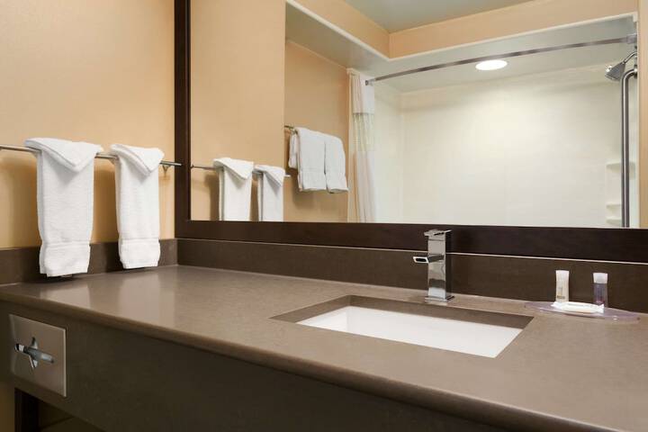 Room 8 of 28