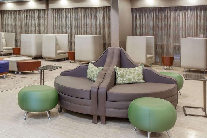 Wyndham Garden Elk Grove Village / OHare