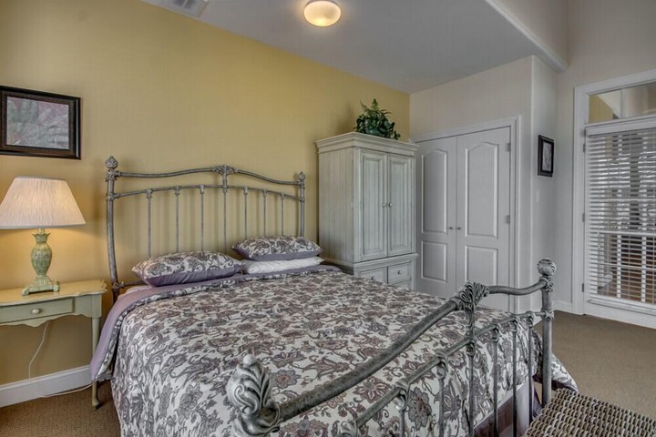 Room 103 of 133