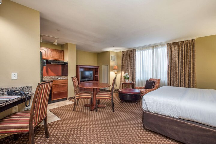 Room 40 of 85