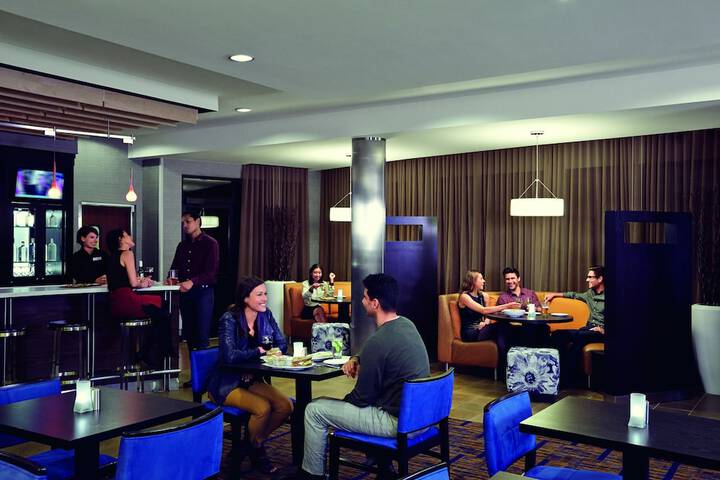 Lounge 39 of 43