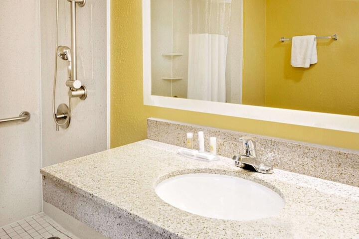 Days Inn by Wyndham Demopolis