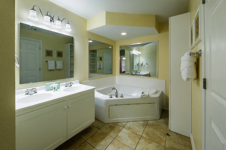 Holiday Inn Club Vacations Orlando Breeze Resort by IHG