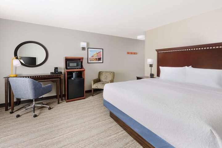 Room 10 of 27