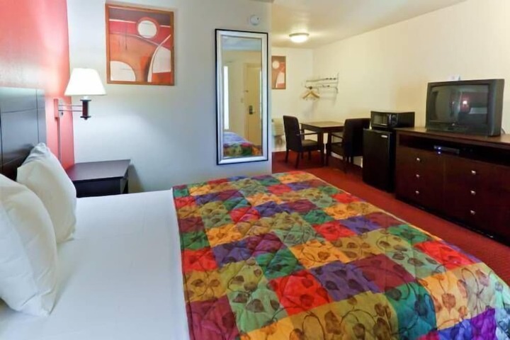 Room 9 of 25