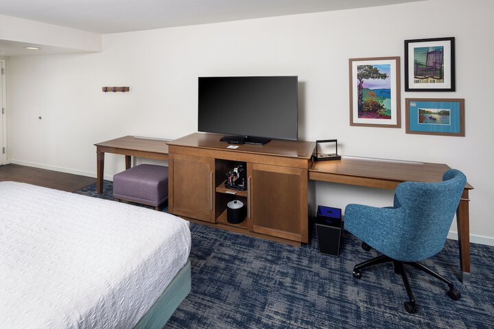 Hampton Inn & Suites Asheville Airport