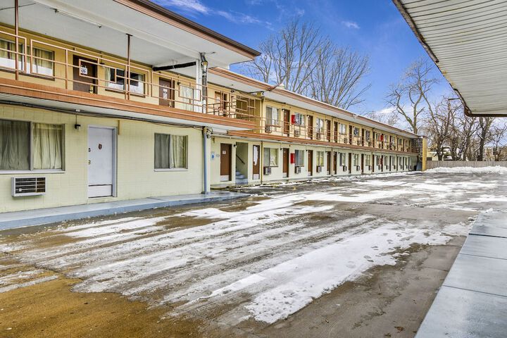 Hotel 4 of 33