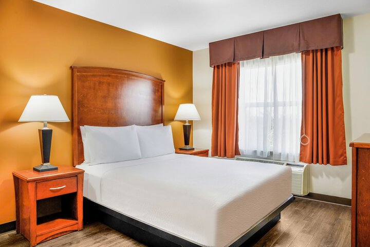 Days Inn & Suites by Wyndham Sherwood Park Edmonton