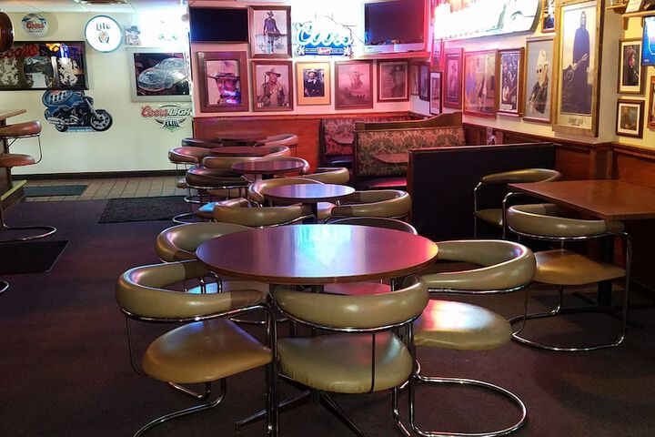 Lounge 38 of 41
