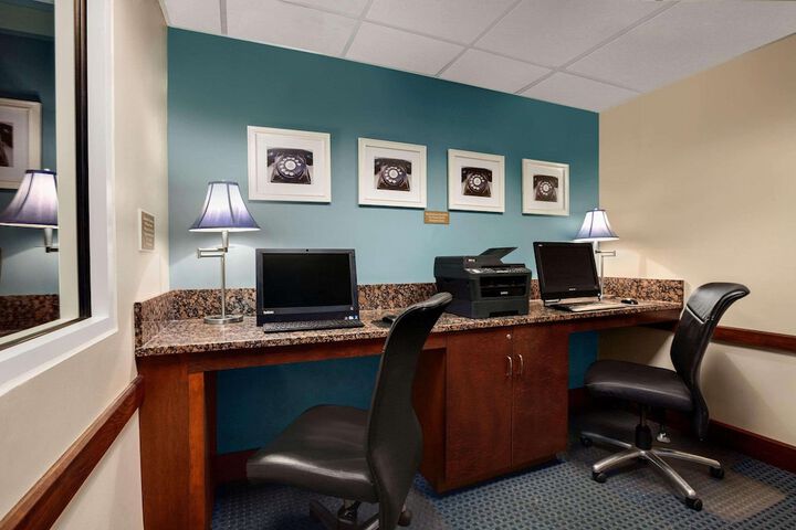 Business Center 33 of 34