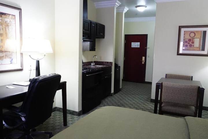 Room 25 of 38