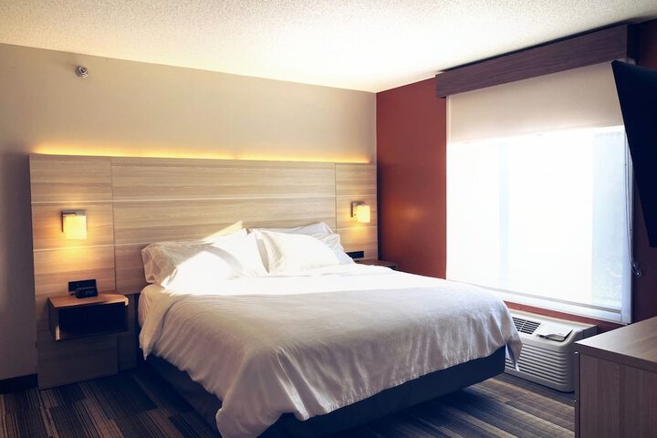 Holiday Inn Express Hotel & Suites Logansport by IHG