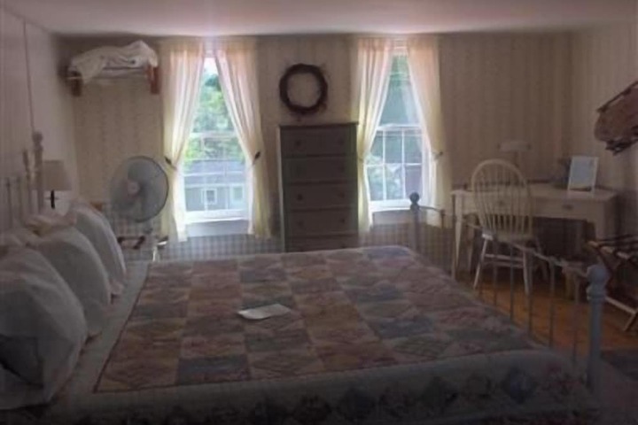 Room 9 of 27