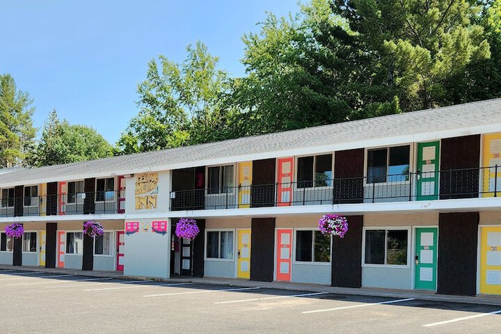Cedar Motor Inn