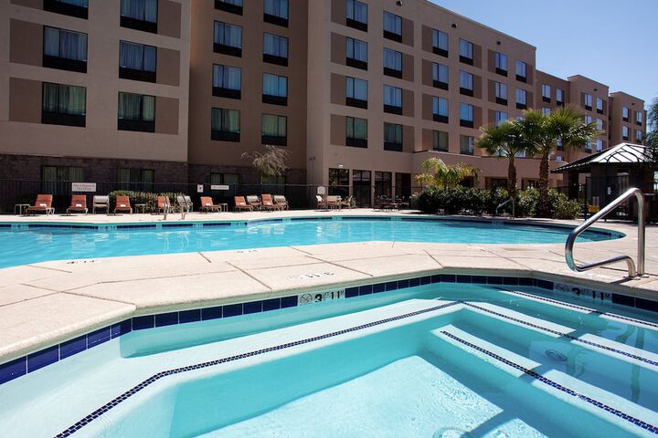 Courtyard by Marriott Phoenix North / Happy Valley