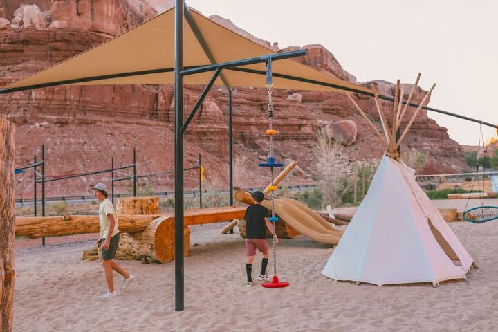 Bluff Dwellings Resort