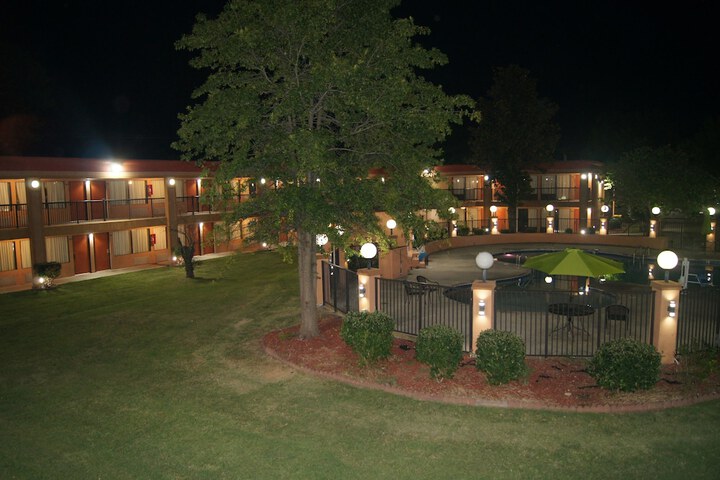 Hotel Exterior 103 of 110