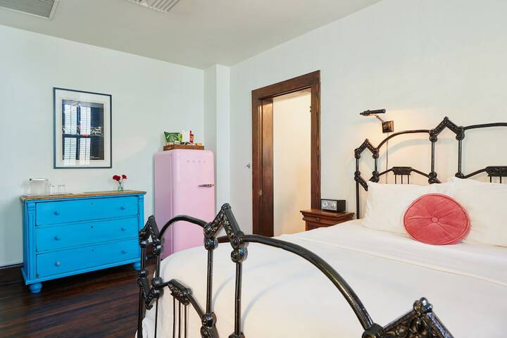 Room 28 of 51