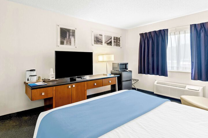 Room 25 of 38