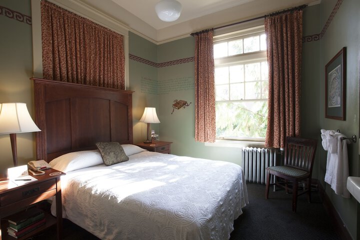 Room 32 of 138