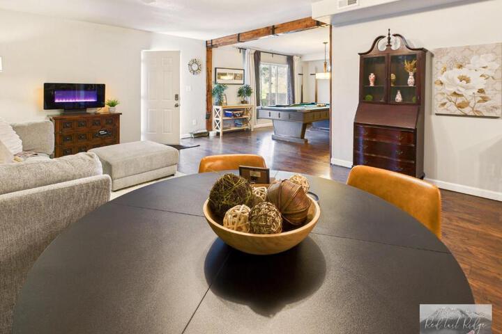 Beautiful Country Apartment AC, Pickleball, Billiards, Playground, Gardens