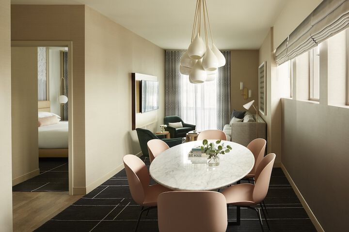 Room 32 of 53