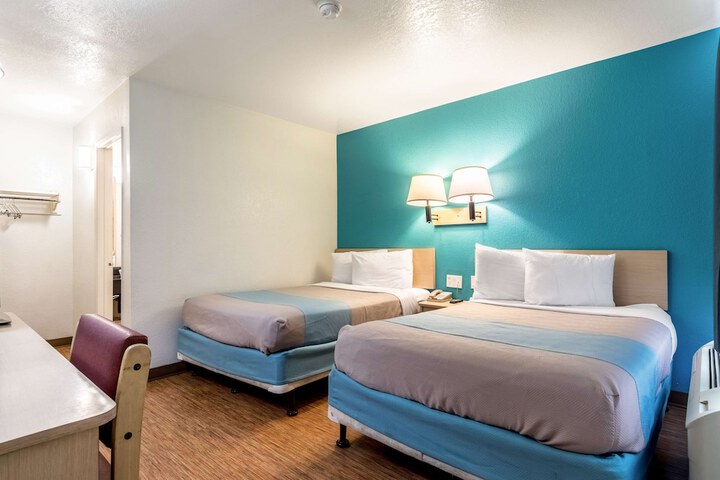 Room 14 of 30