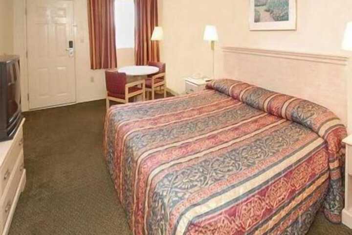 Room 15 of 33