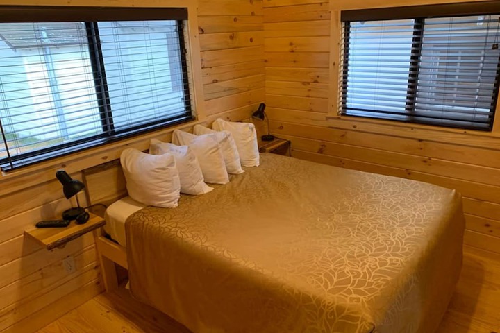 Waterfront Inn - Mackinaw City