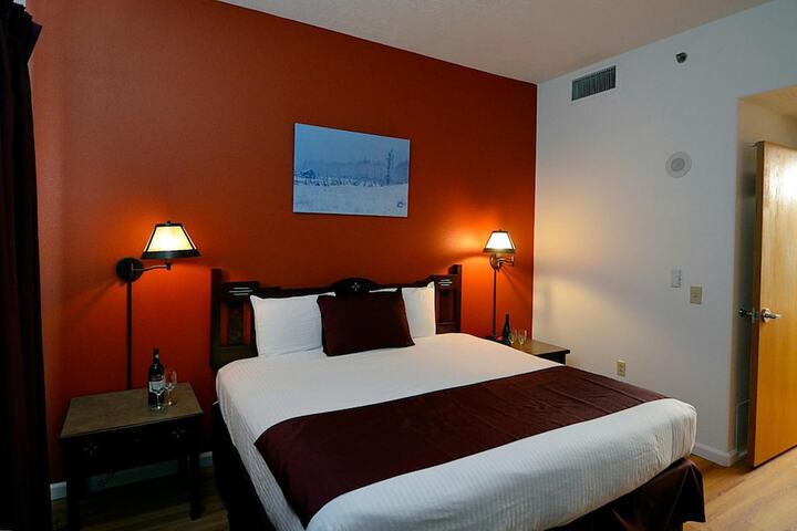 Room 10 of 28