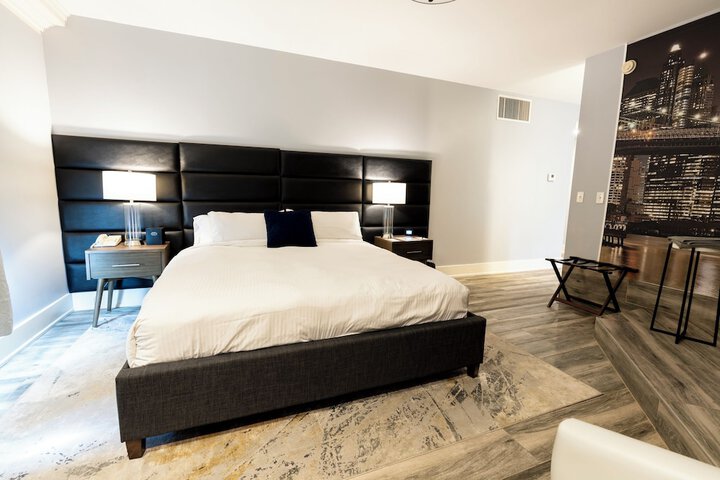 Room 28 of 62