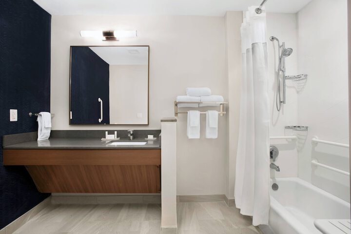 Fairfield Inn & Suites by Marriott Daytona Beach Speedway / Airport