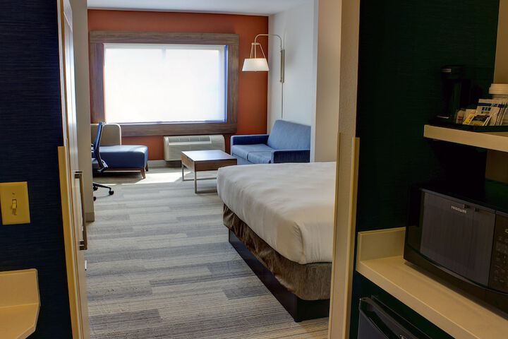 Room 19 of 38