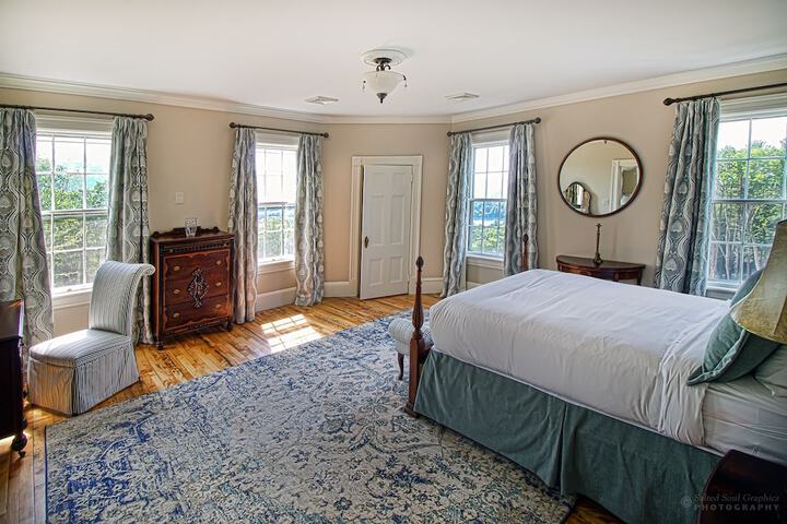 Room 46 of 112