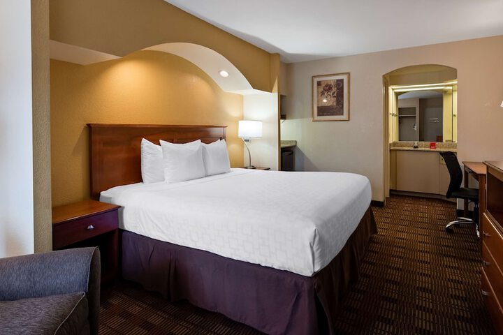 Room 15 of 25