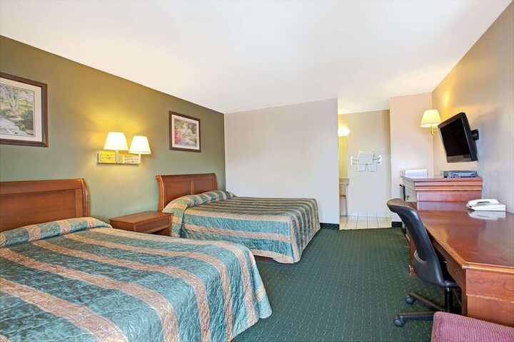 Room 11 of 16