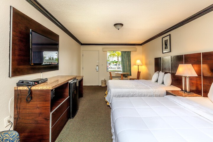 Room 9 of 26