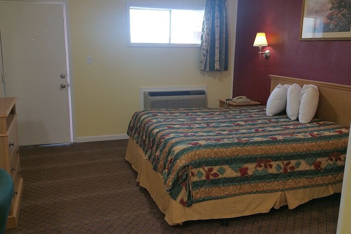 Room 4 of 40