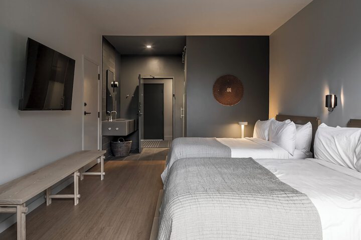 Stonebreaker Hotel