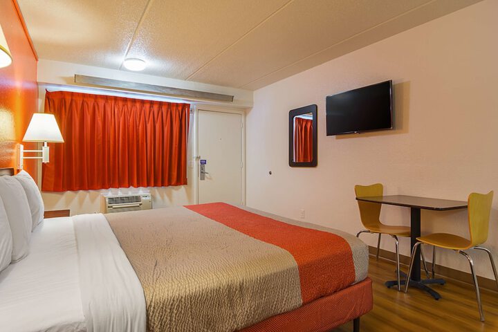 Room 27 of 30