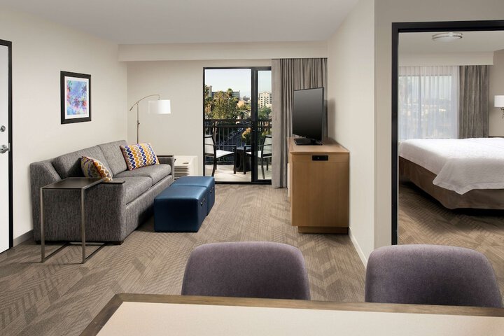 Room 27 of 34