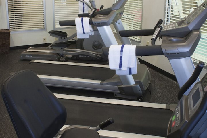 Holiday Inn Express & Suites Youngstown West - Austintown by IHG