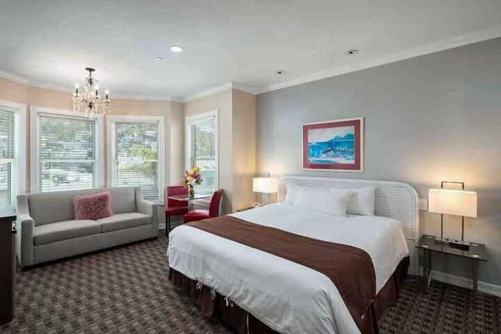 Glenmore Plaza Hotel