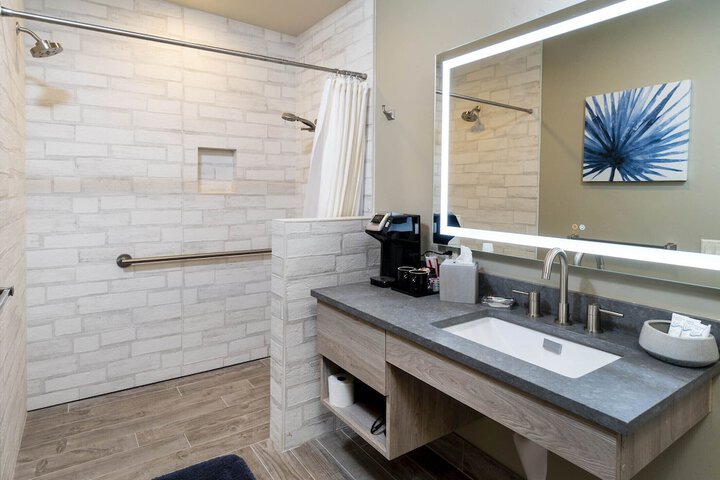 Ski Inn Taphouse Hotel