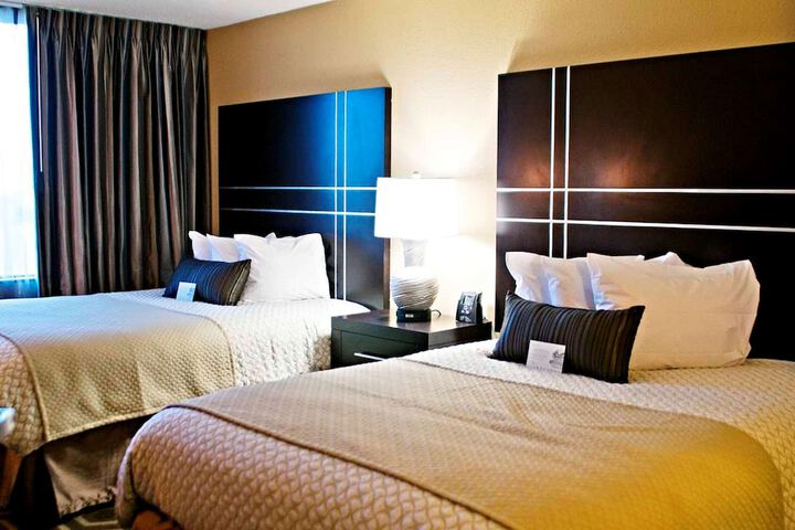 Embassy Suites by Hilton St. Louis Airport