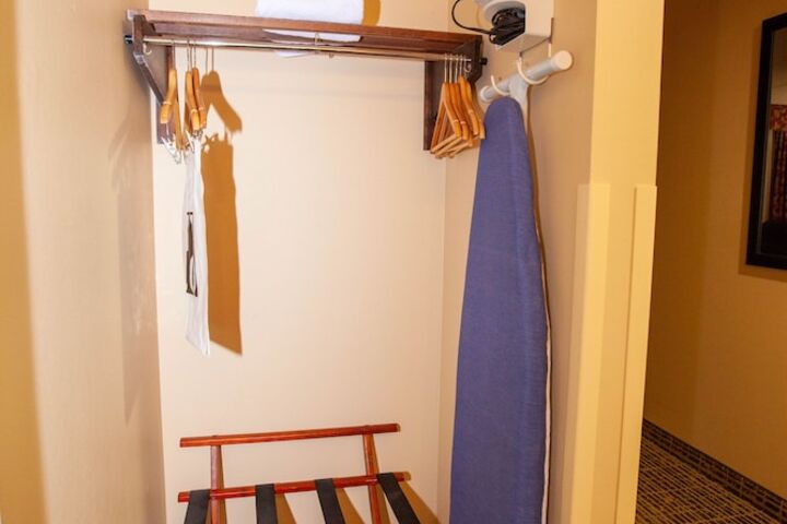 Room 27 of 49