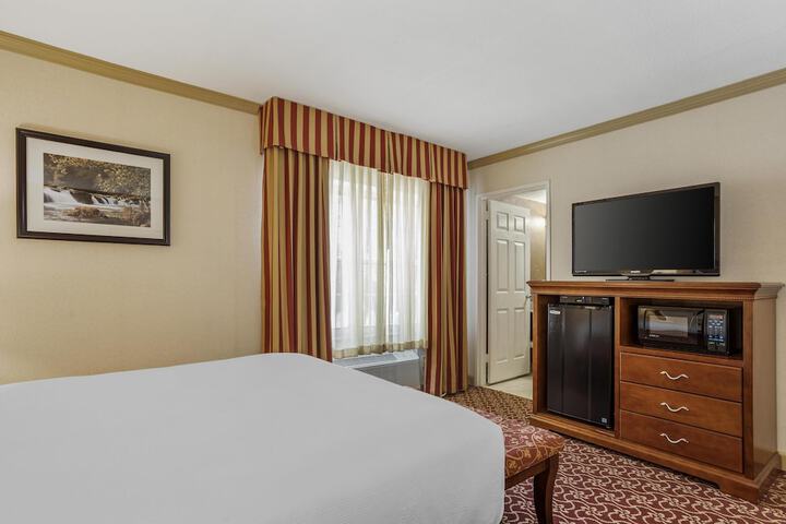 Best Western PLUS Morristown Inn-Florham Park