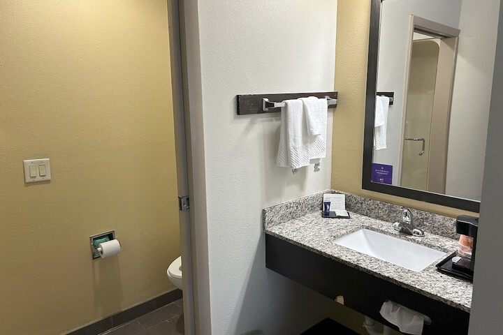 Room 32 of 38