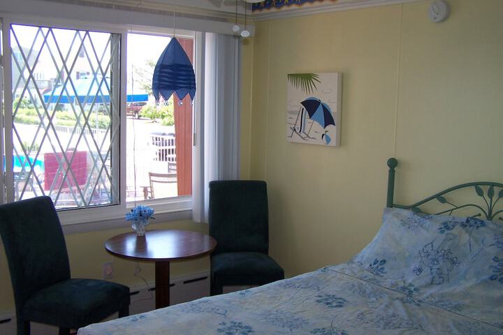 Room 12 of 42